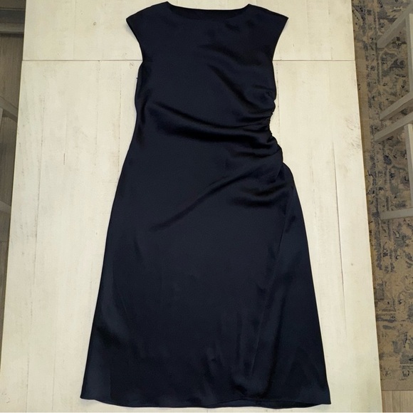 BANANA REPUBLIC NAVY SHIRRED-SIDE SATIN
MIDI DRESS - Picture 1 of 14